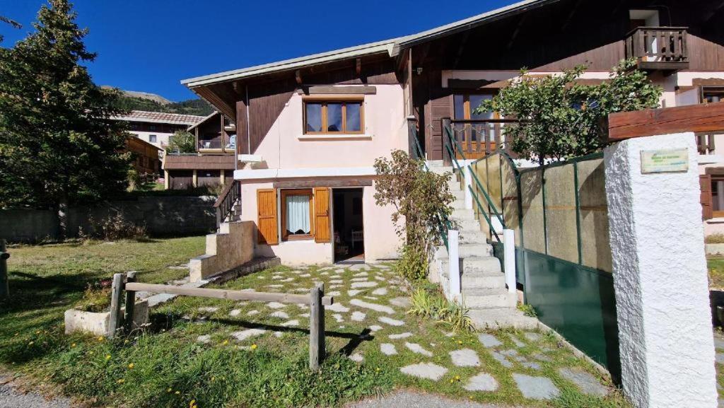 Chalet L'Acinos 蒙热内夫尔 外观 照片